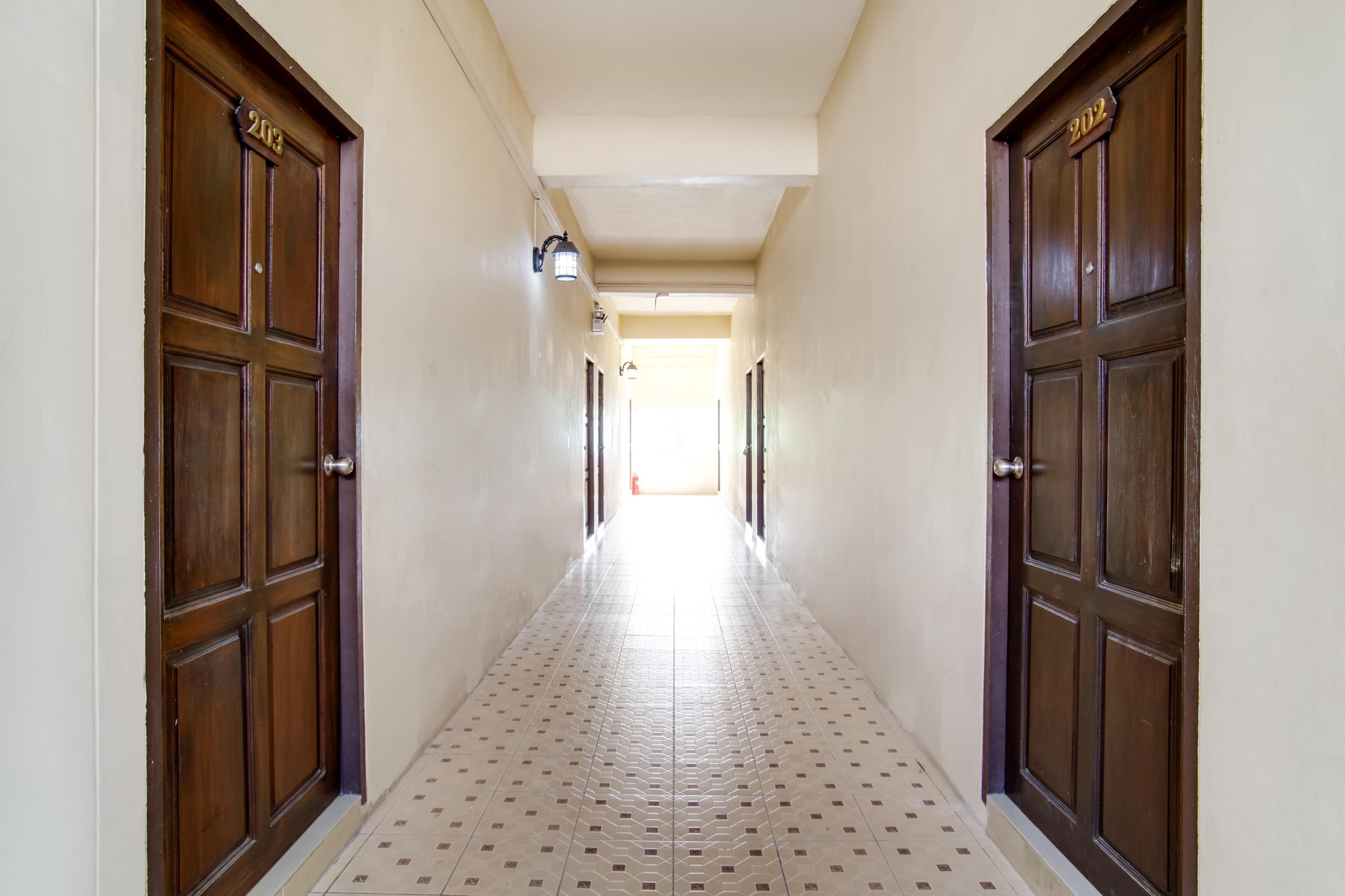 Oyo 384 Ban Sabaidee Hotel Ayutthaya Eksteriør billede